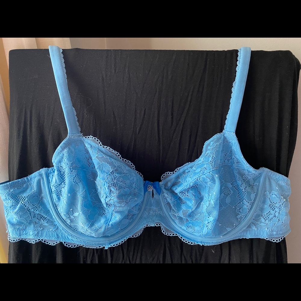 VS blue lace bra
